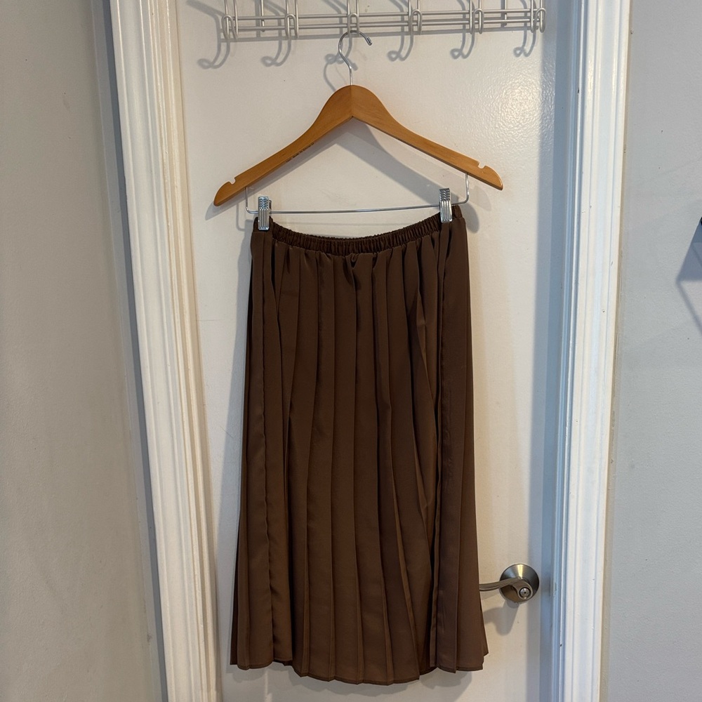 Elegant vintage Brown Pleated Skirt size 14 very stretchy and true to size - Picture 7 of 7